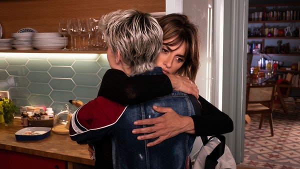 Madres Paralelas | Crítica