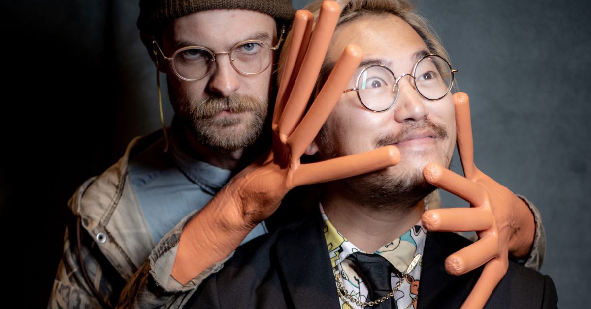 Mason: lo nuevo de los creadores de 'Todo en Todas Partes al Mismo Tiempo' 1 Mason Los Daniels