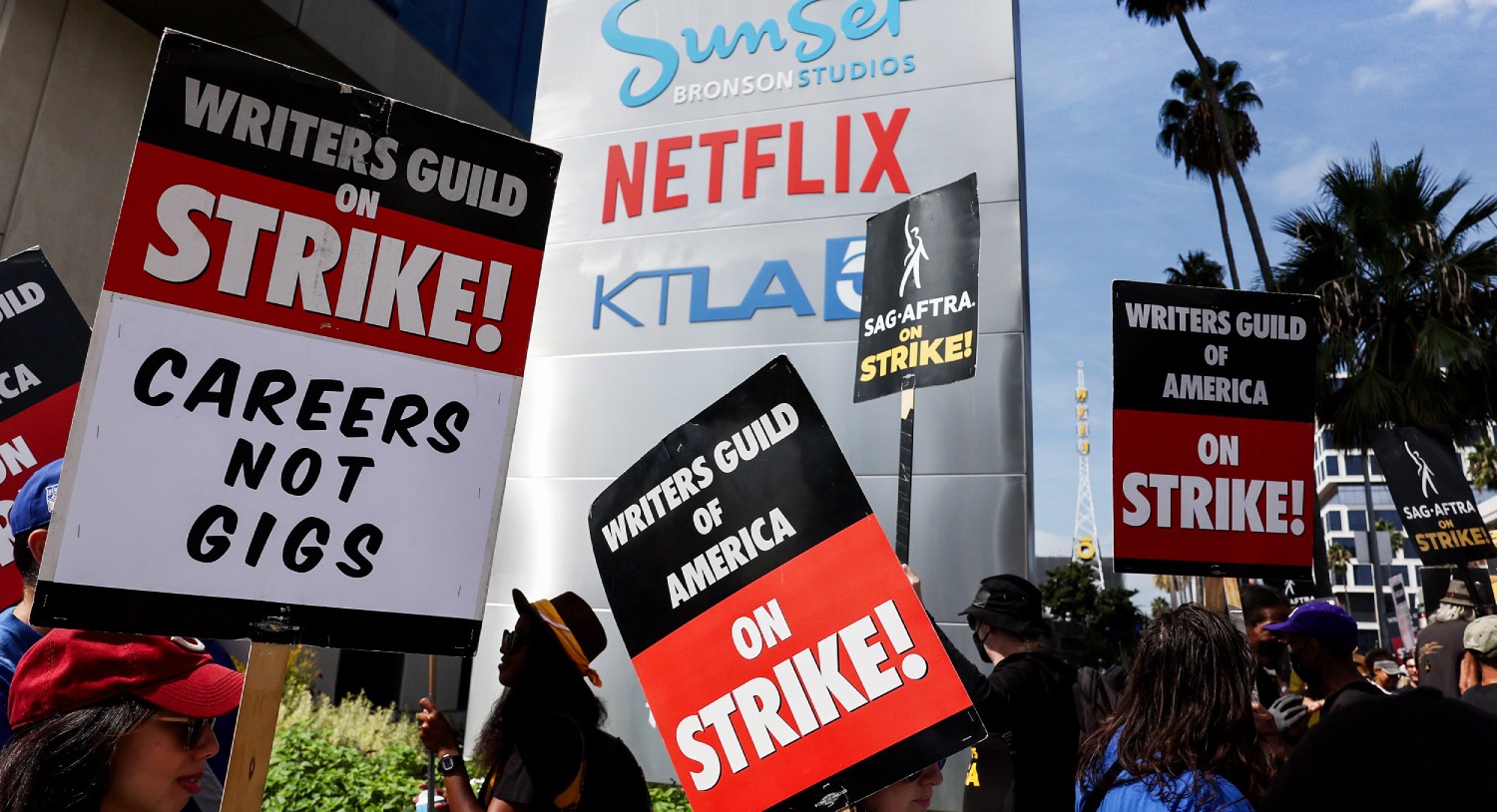 WGA: finaliza la huelga de los guionistas y estos son los acuerdos